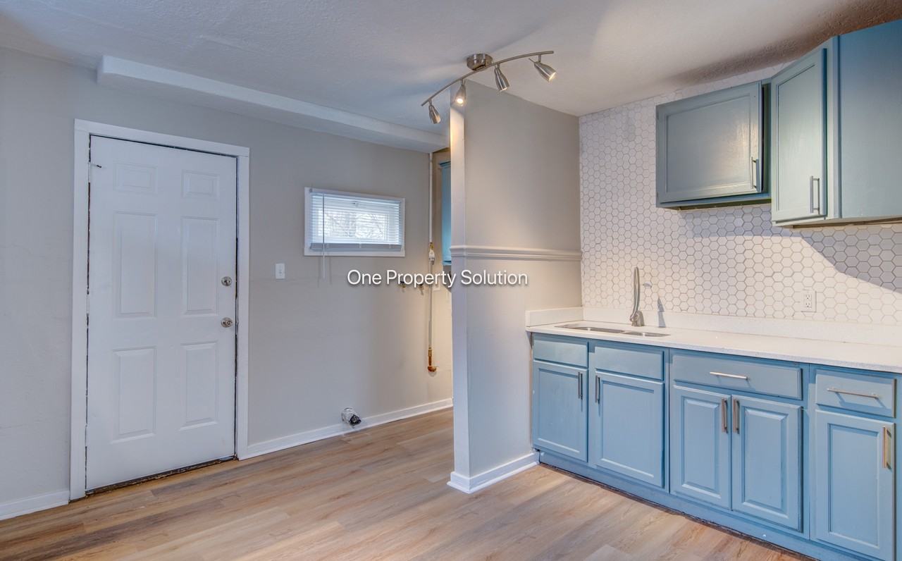 1050 Durbin St #1 - Photo 6 of 18