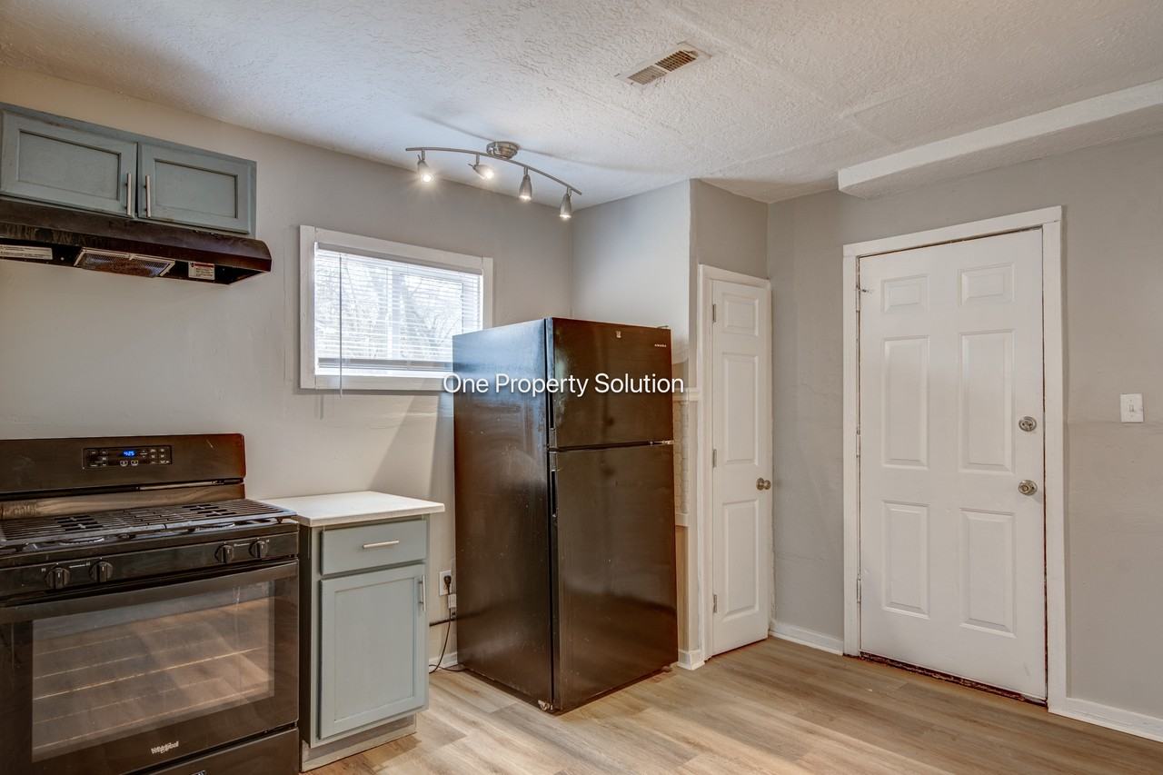 1050 Durbin St #1 - Photo 7 of 18