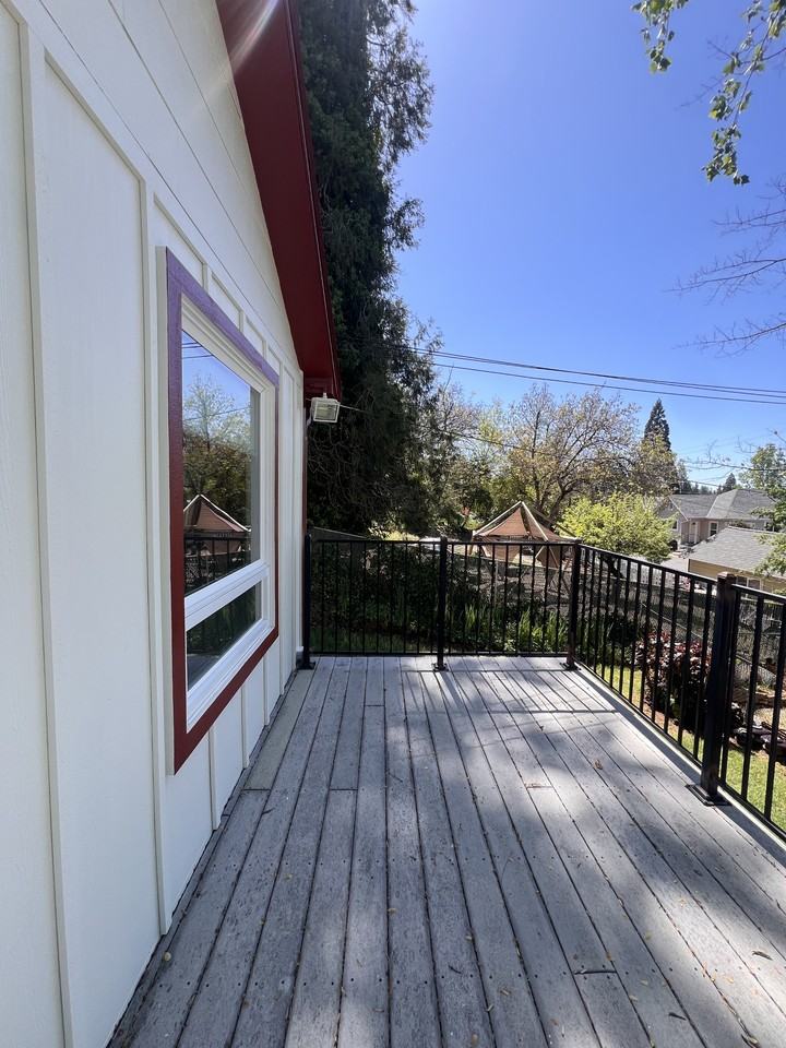 503 1/2 S Auburn St #1 - Photo 3 of 24