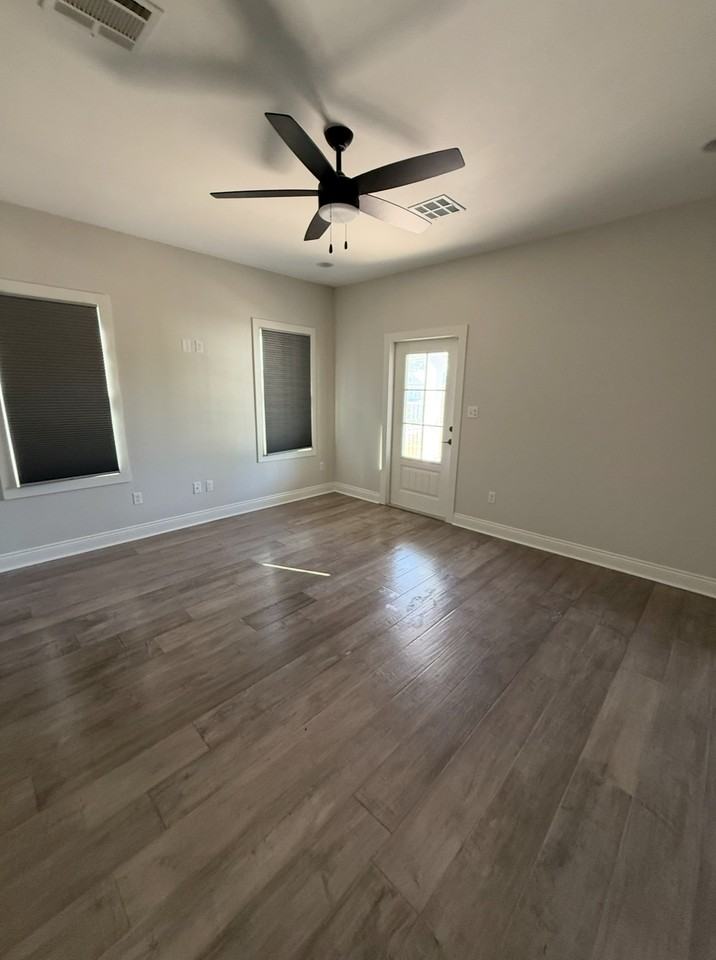 510 Mill St #1 - Photo 4 of 17