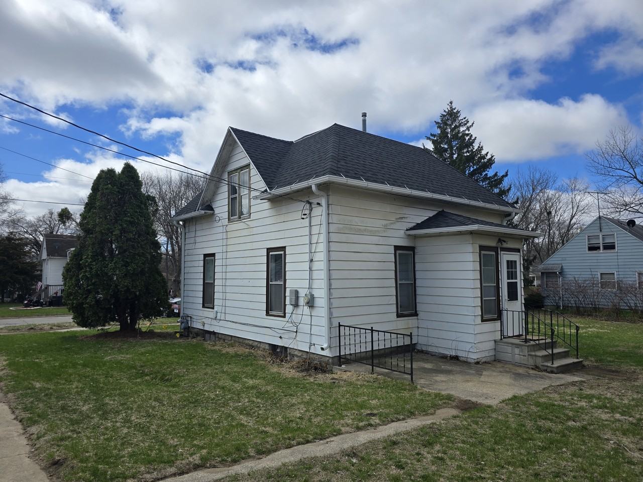 823 Glenwood St #1 - Photo 2 of 25