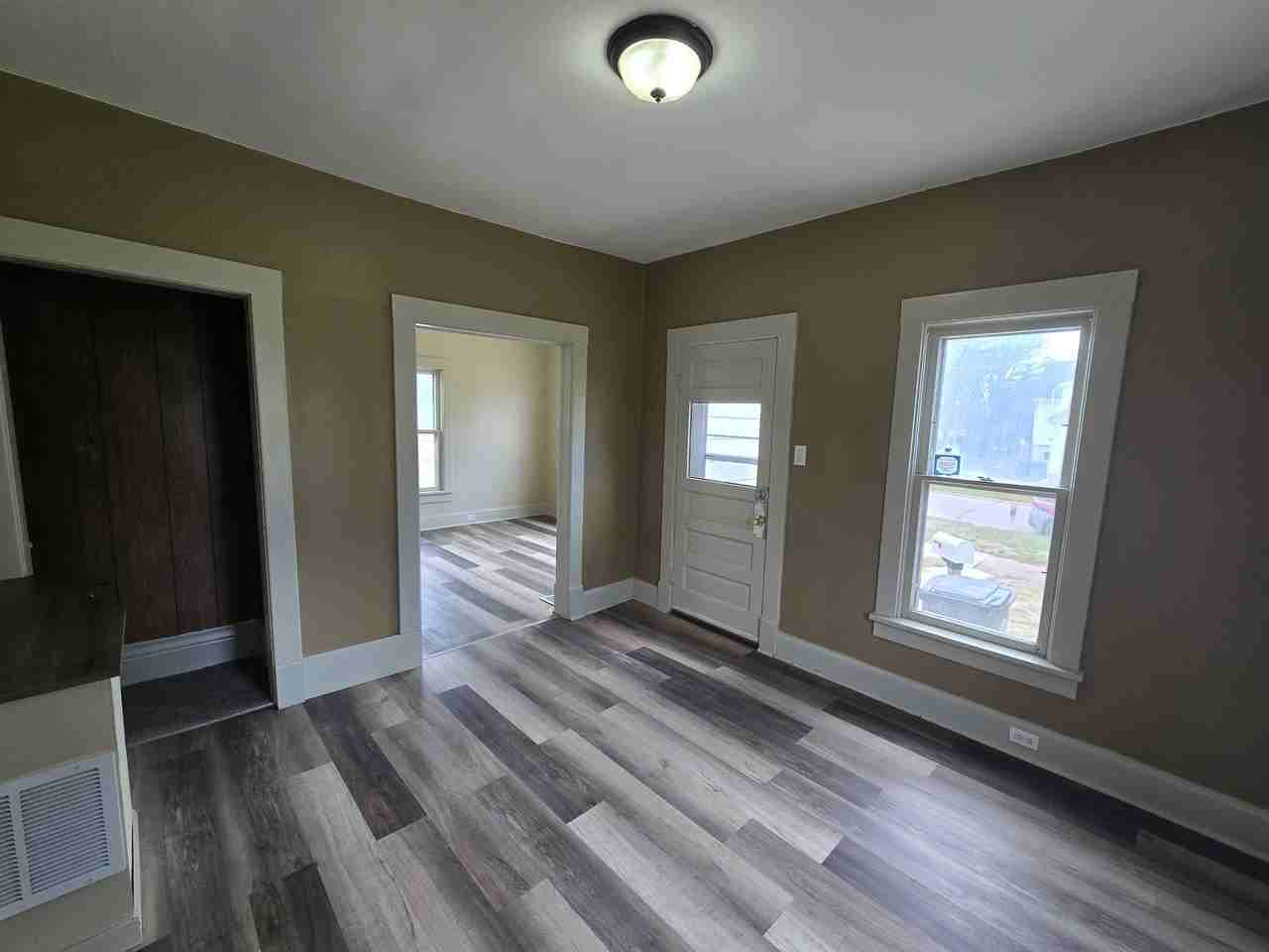 823 Glenwood St #1 - Photo 5 of 25