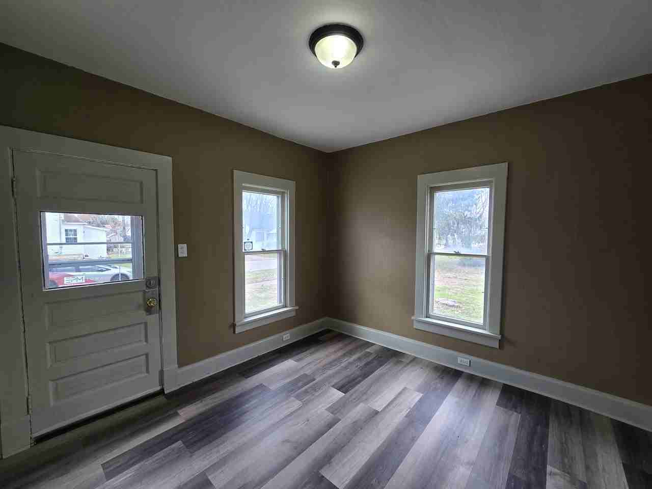 823 Glenwood St #1 - Photo 6 of 25