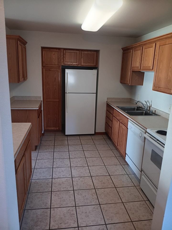 585 Kelvington Dr #3 - Photo 2 of 11