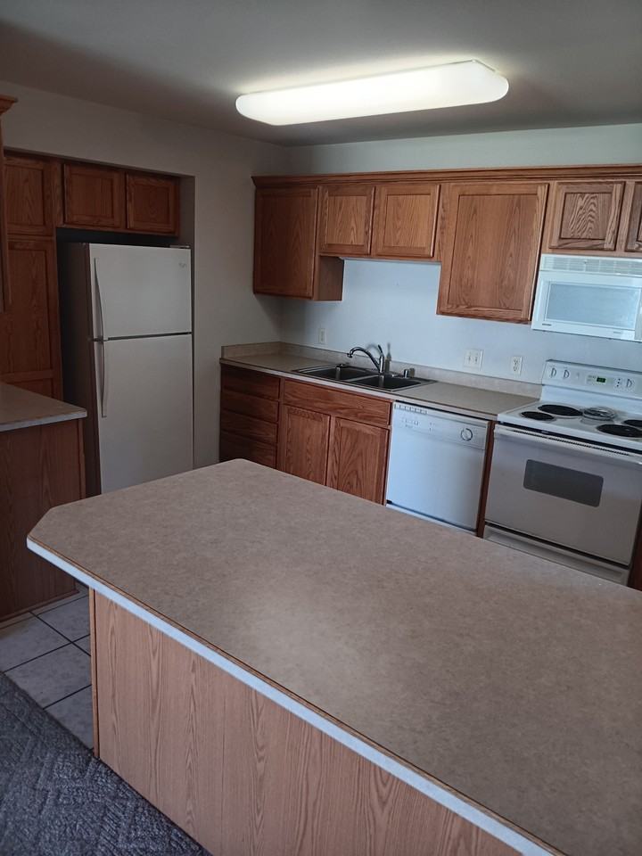 585 Kelvington Dr #3 - Photo 3 of 11