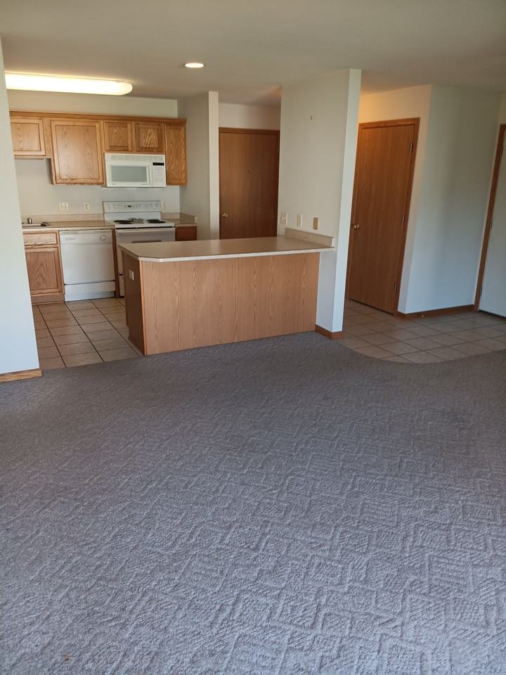 585 Kelvington Dr #3 - Photo 5 of 11