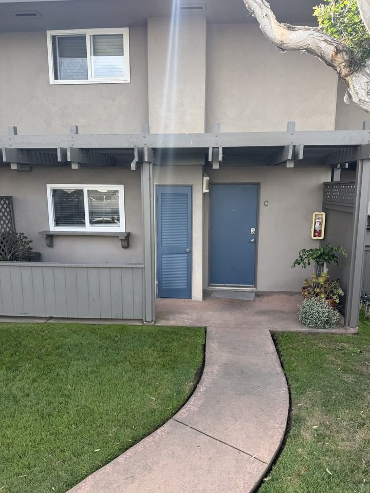 615 Law St #C - Photo 5 of 18