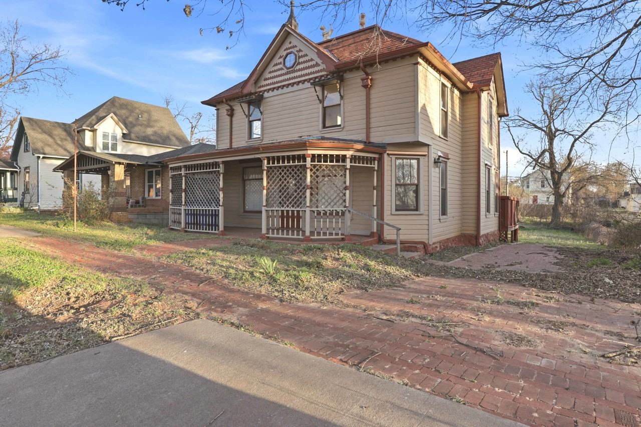 609 E Harrison Ave #1 - Photo 2 of 25