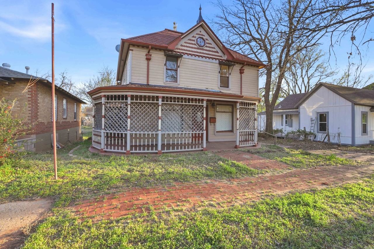 609 E Harrison Ave #1 - Photo 3 of 25