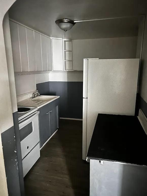 110 Walnut St #4 - Photo 3 of 6