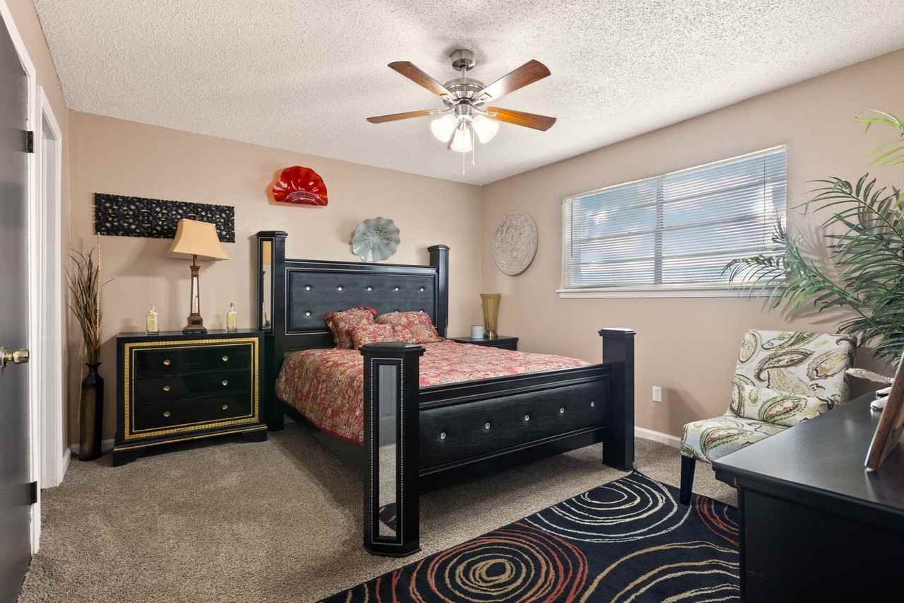 Remington Apartments - Photo 4 of 33