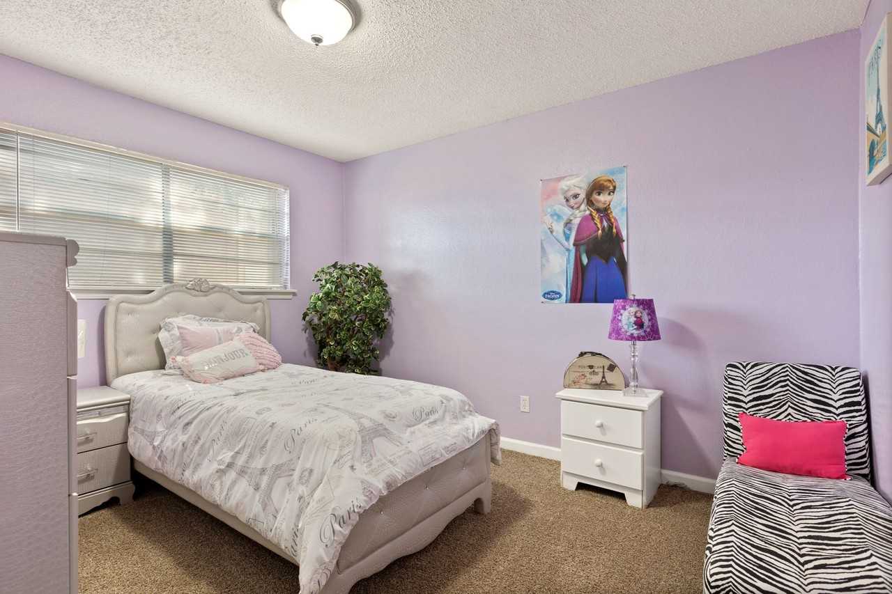 Remington Apartments - Photo 5 of 33