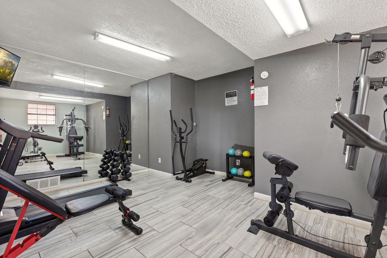 Remington Apartments - Photo 6 of 33