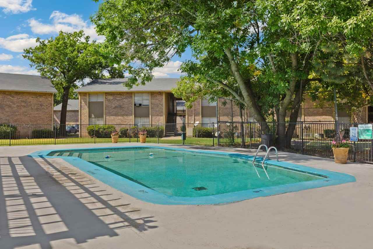 Remington Apartments - Photo 7 of 33