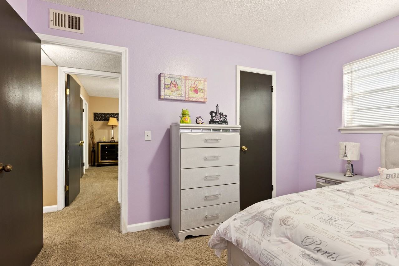 Remington Apartments - Photo 3 of 25