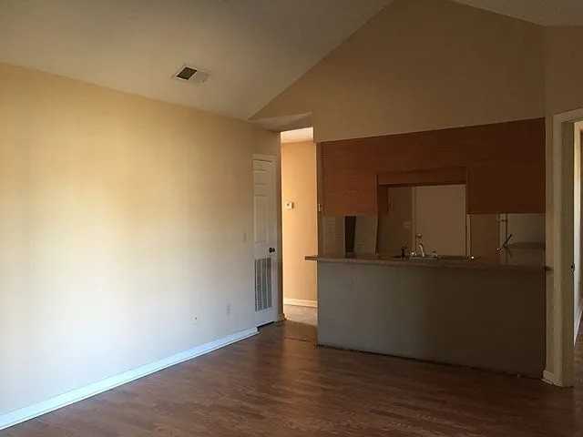 1646 Latham Ct #1 - Photo 4 of 9