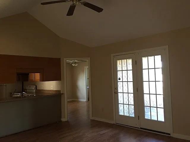 1646 Latham Ct #1 - Photo 6 of 9