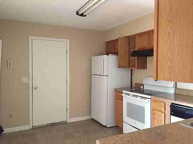 1646 Latham Ct #1 - Photo 7 of 9