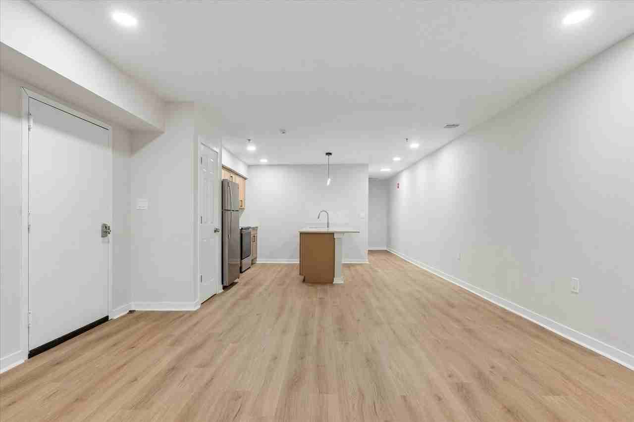 1204 Chestnut St - Photo 5 of 17