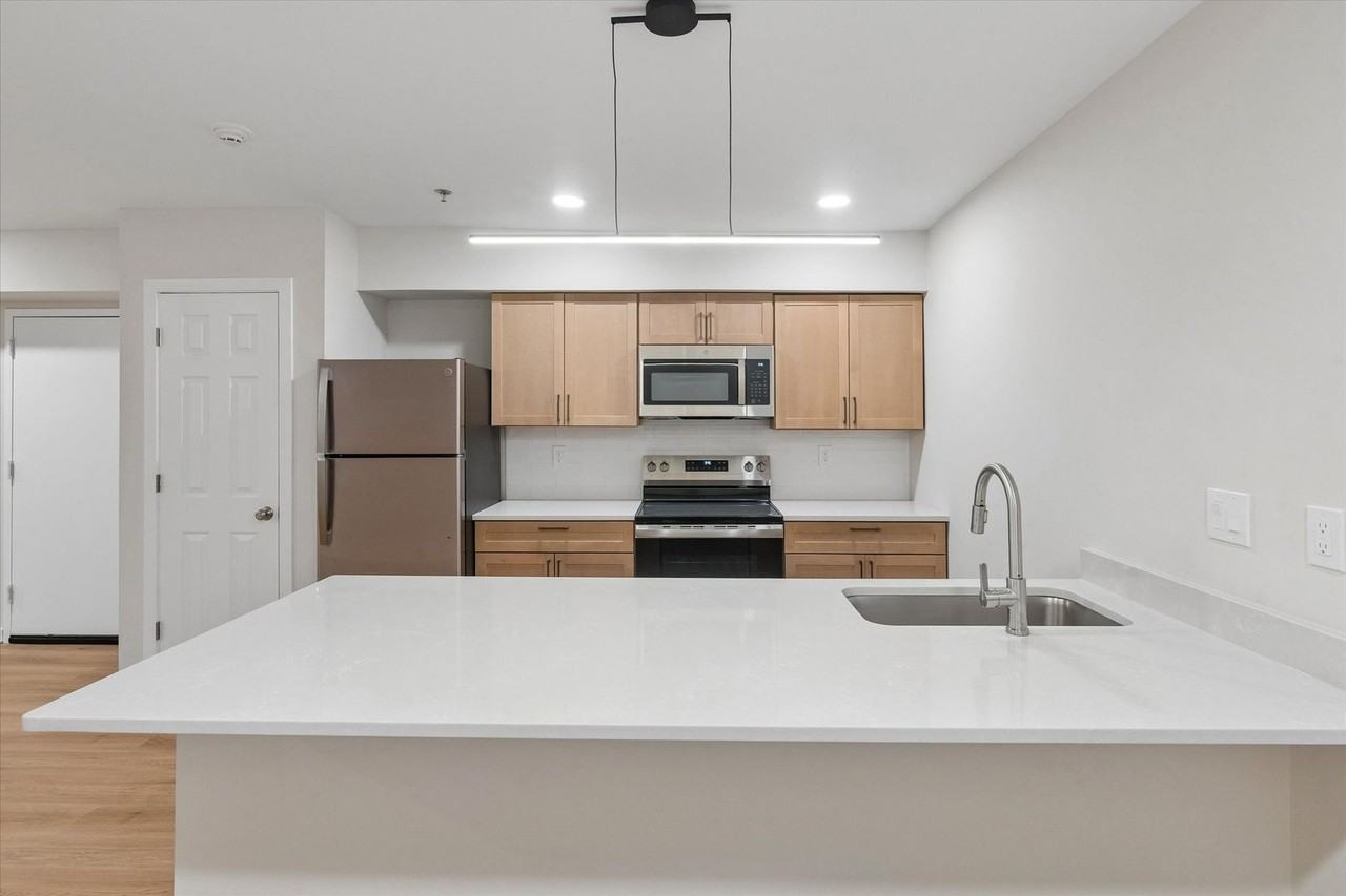 1204 Chestnut St - Photo 6 of 17