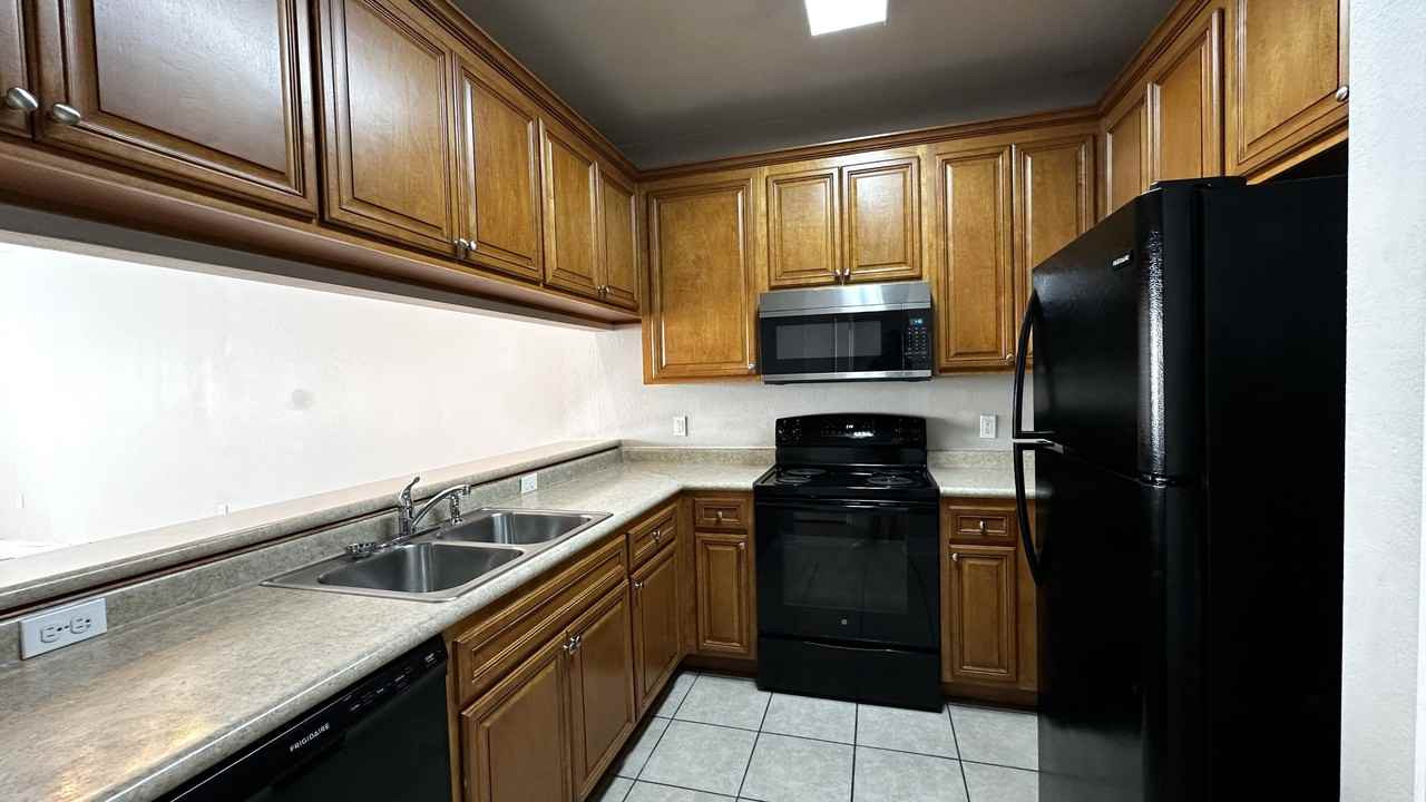 1585 Crescent Hill Dr #1 - Photo 6 of 28