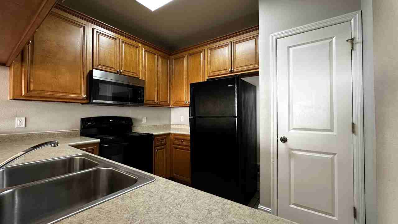 1585 Crescent Hill Dr #1 - Photo 7 of 28