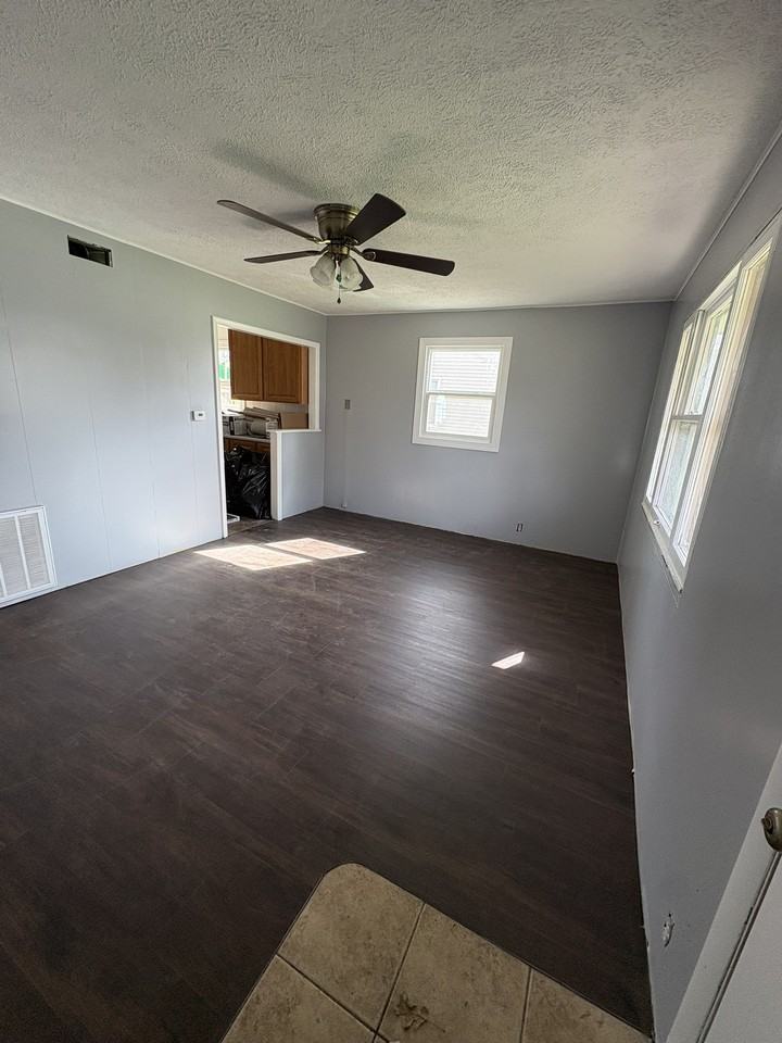 313 E North St #1 - Photo 5 of 24