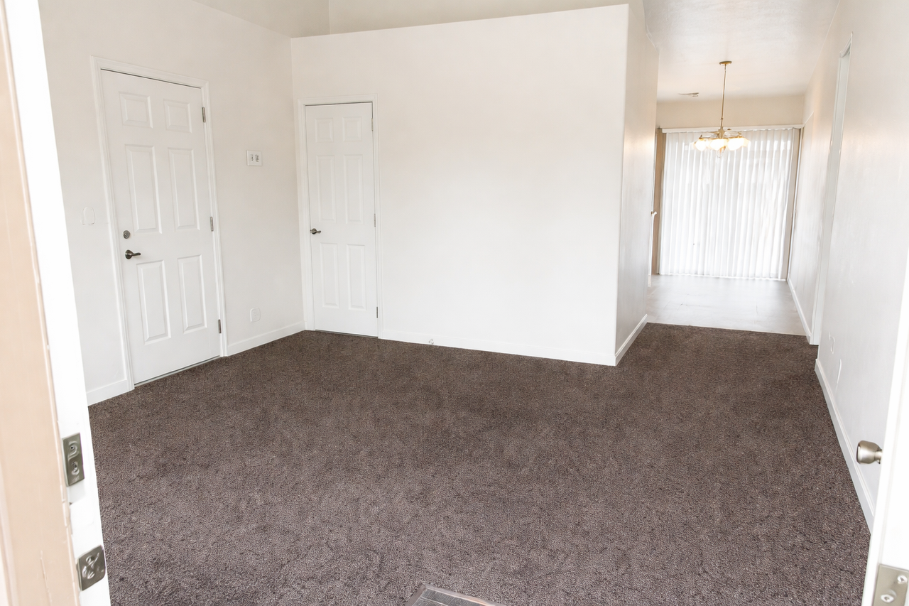 1196 Se Freedom Cir #1196 - Photo 4 of 6