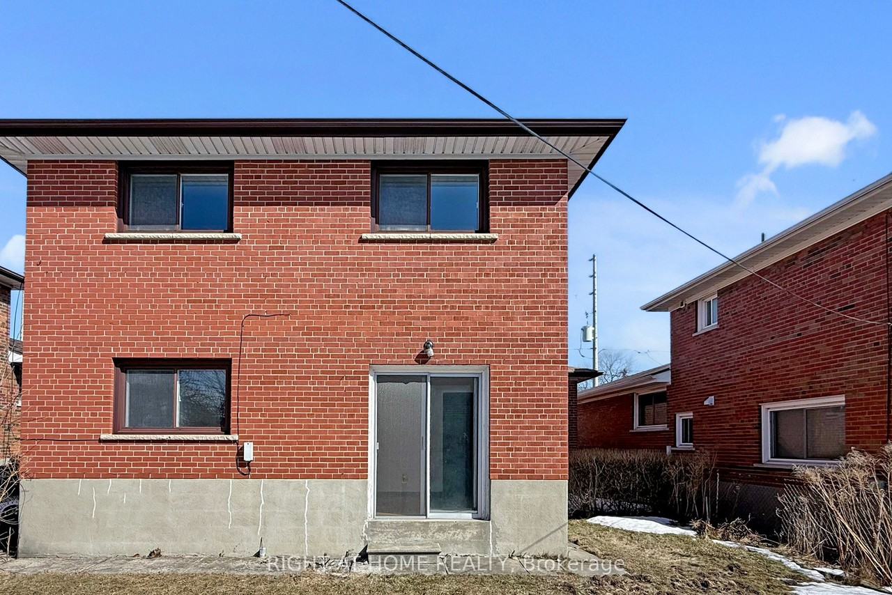 1326 Victoria Park Ave - Photo 2 of 11