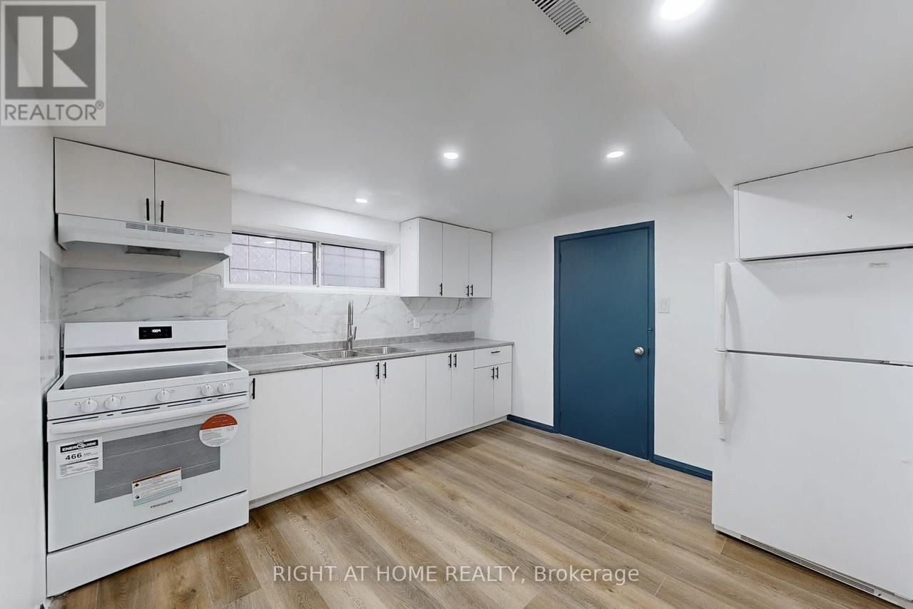 1326 Victoria Park Ave - Photo 5 of 11