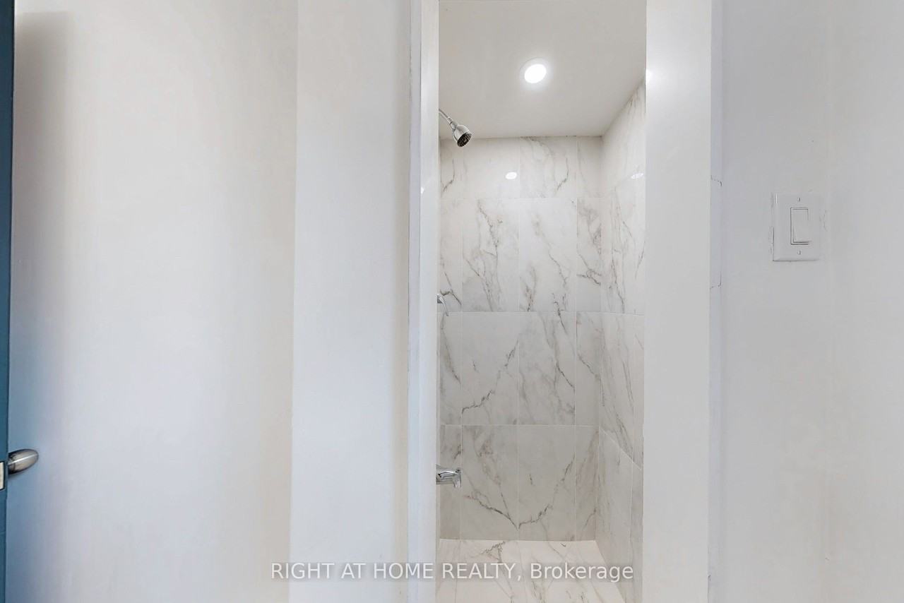 1326 Victoria Park Ave - Photo 4 of 11