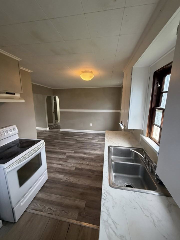 670 Schaum Ave #1 - Photo 3 of 9