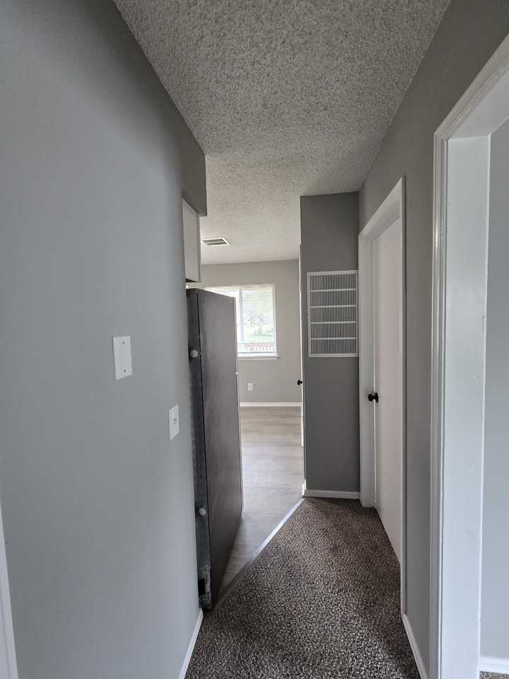 612 S Forrest St #D - Photo 5 of 19