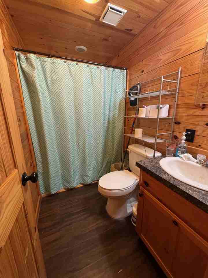 Counts St #B - Photo 2 of 5