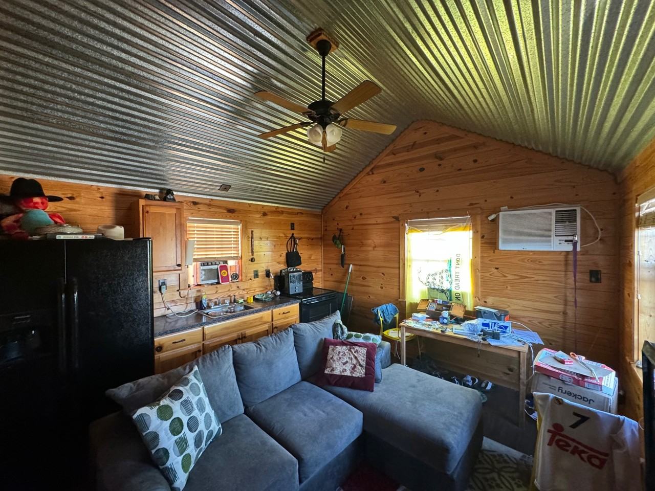 Counts St #B - Photo 4 of 5