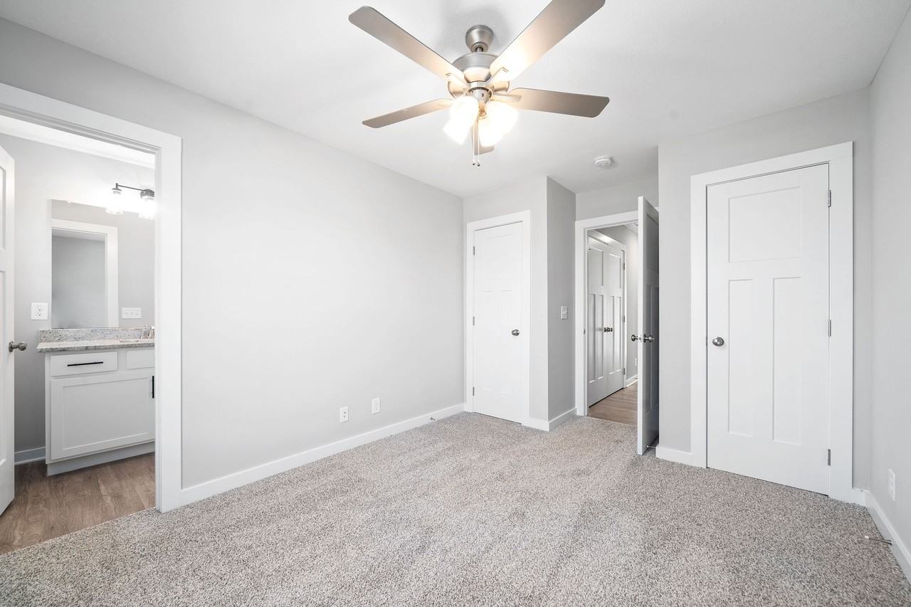 Barry Dr #424 - Photo 5 of 7