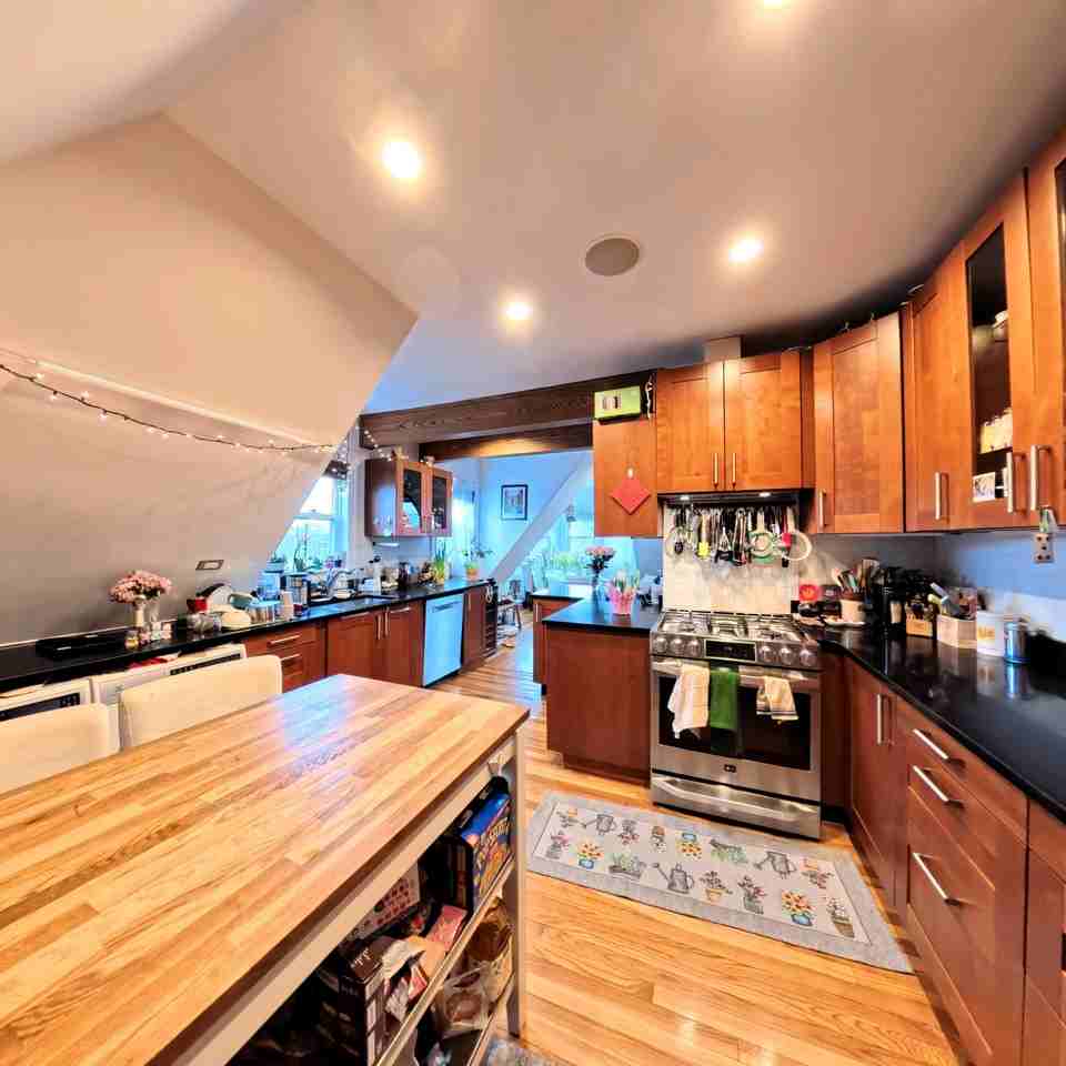 185 Davis Avenue - 8Unit 8 #8 - Photo 2 of 22