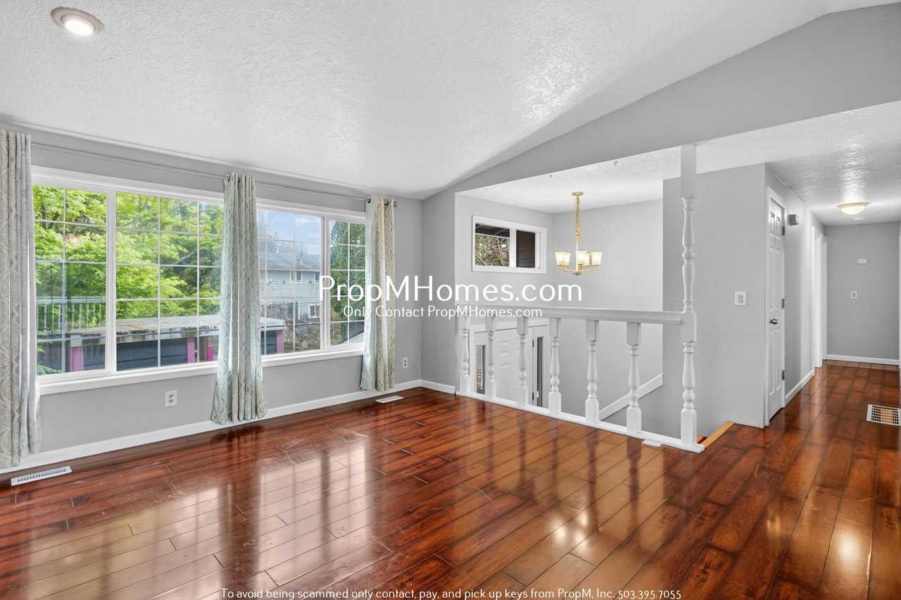 537 Sw 19th Pl - Photo 2 of 29