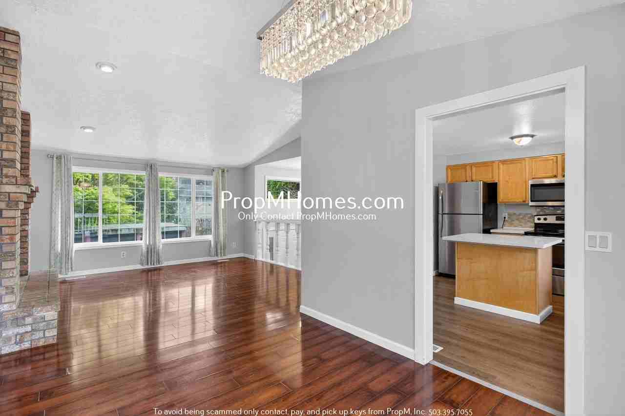 537 Sw 19th Pl - Photo 4 of 29