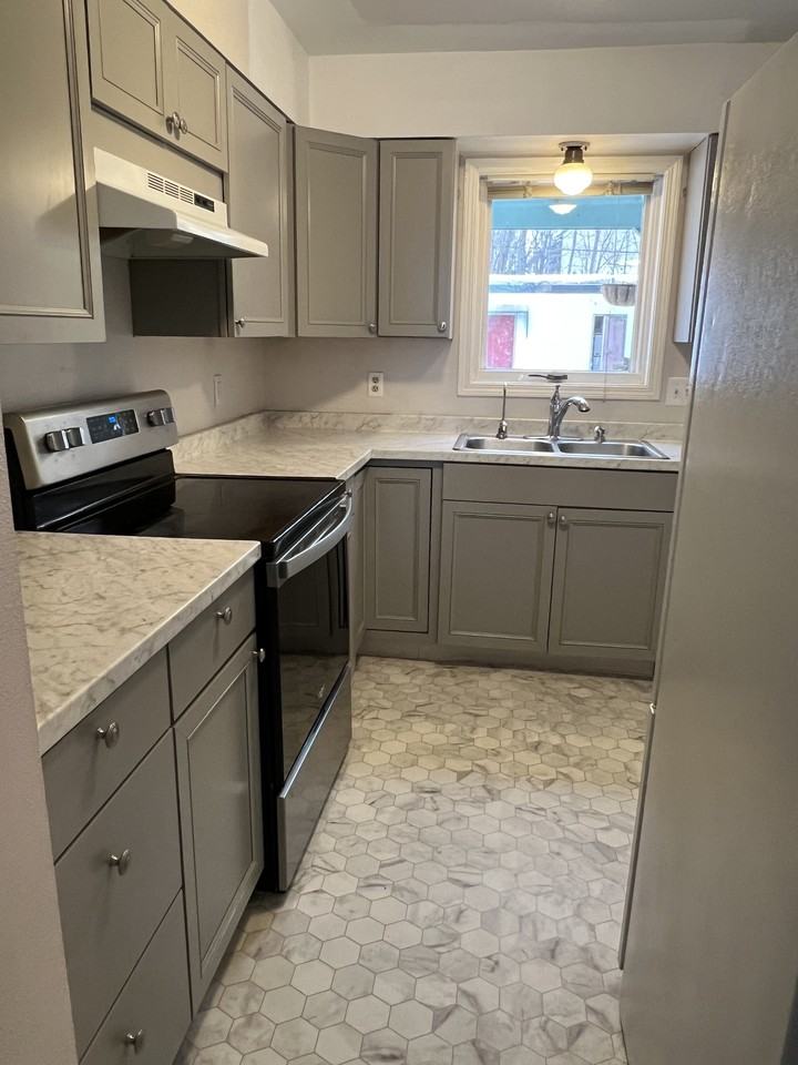 3701 W Tweed Ct #4 - Photo 3 of 11