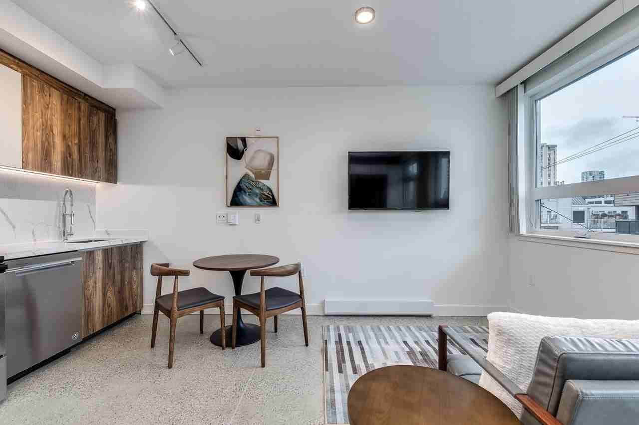 1170 Barclay Street - Photo 8