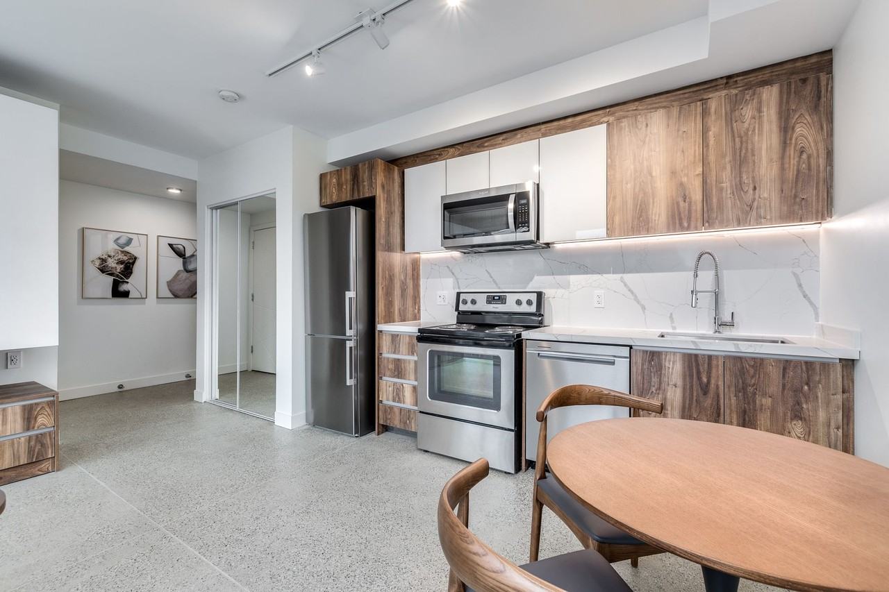 1170 Barclay Street - Photo 4