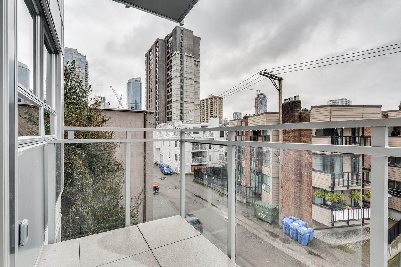 1170 Barclay Street - Photo 11