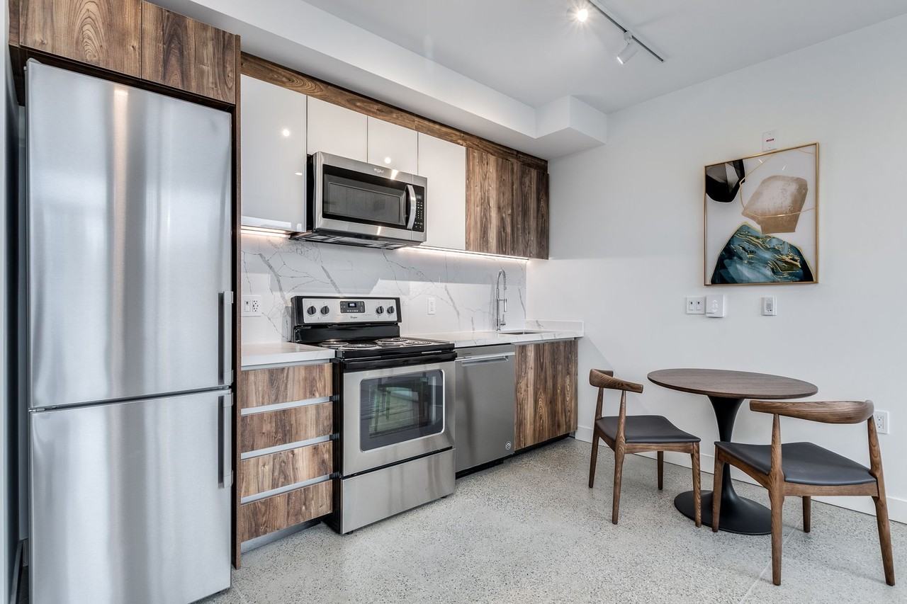 1170 Barclay Street - Photo 14