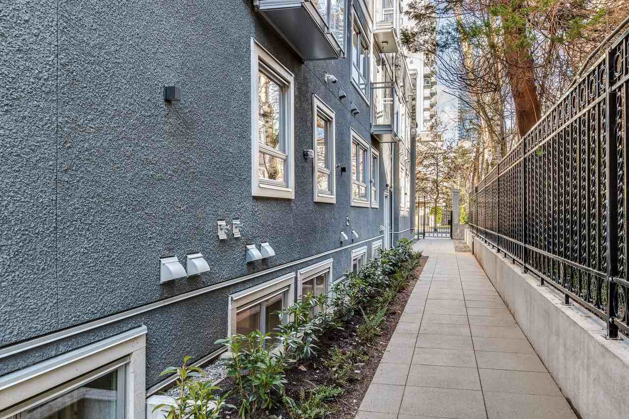 1170 Barclay Street - Photo 20
