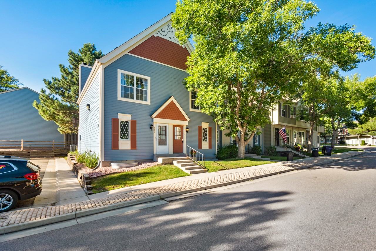 3556 Queen Anne Way #1