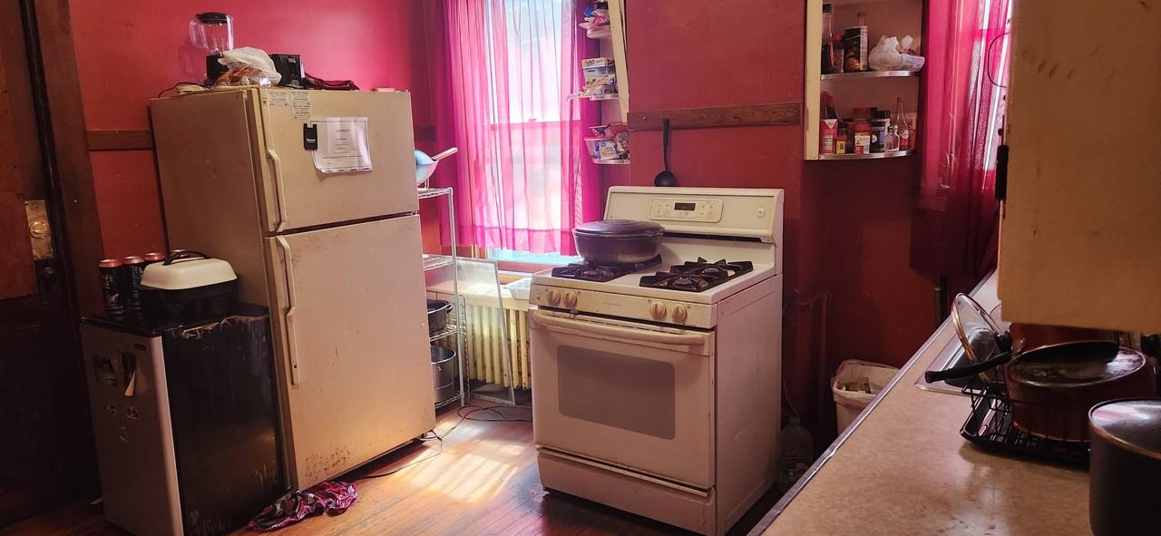 264 Ontario St #2ndFL - Photo 2 of 4