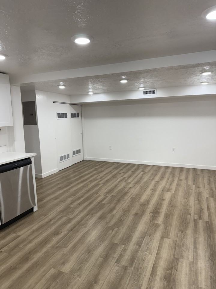 532 W Fern Dr - Photo 3 of 7