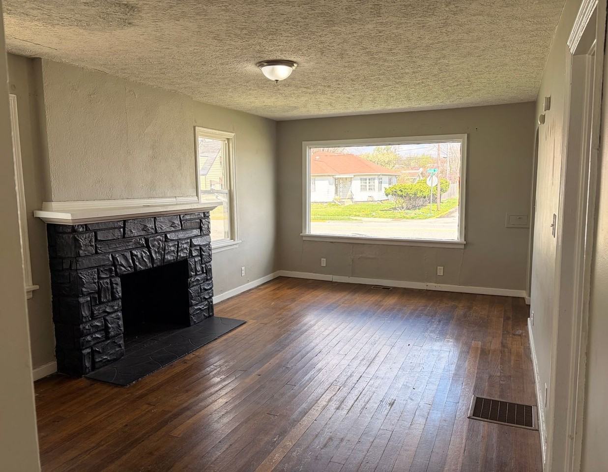 3107 South St - Photo 2 of 23