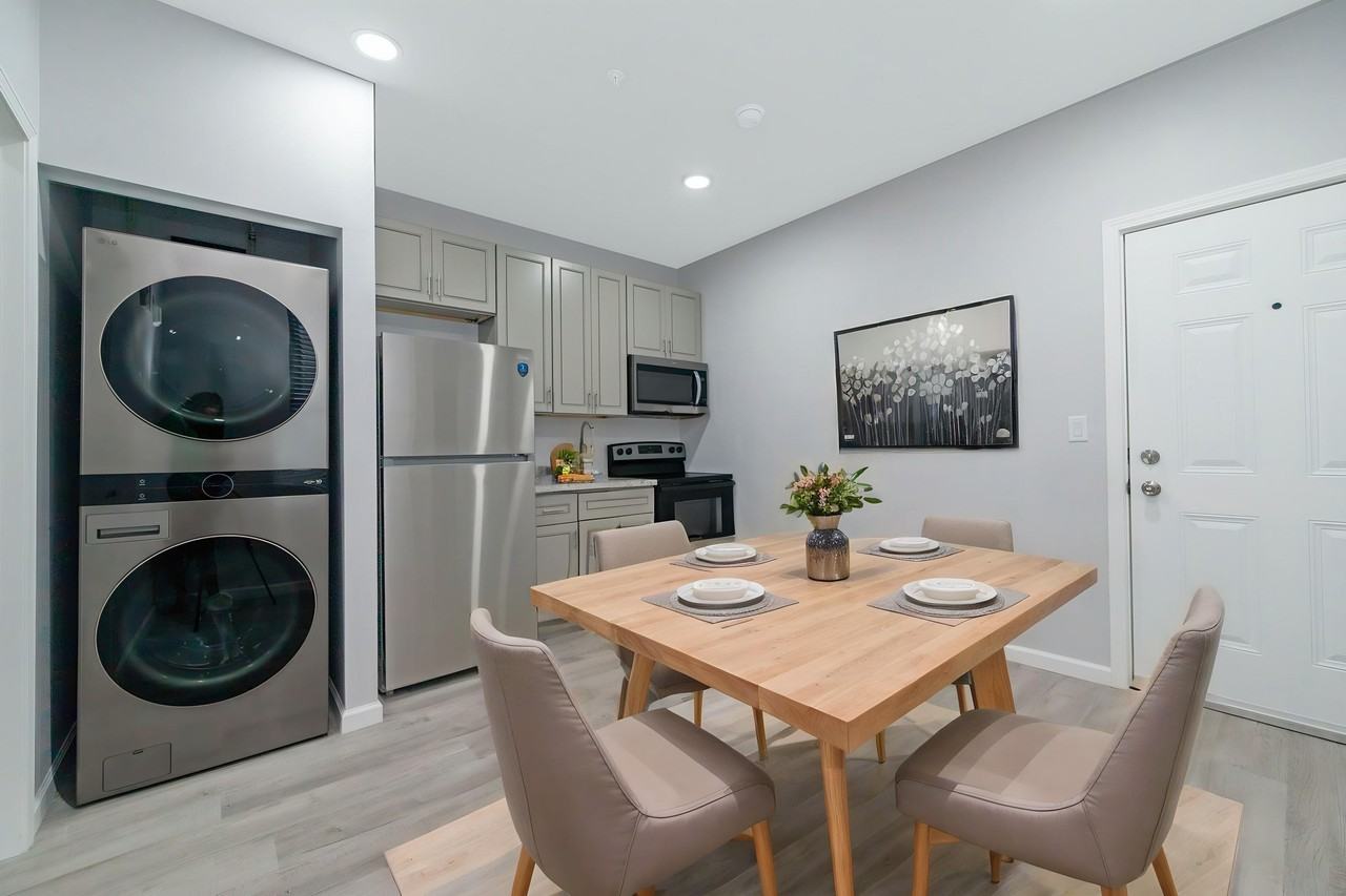 807 Avenue K - D #D - Photo 2 of 6